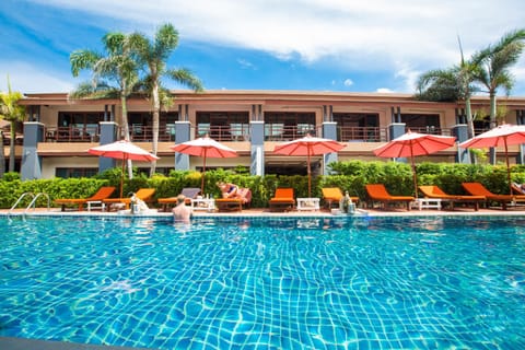 Photo of the whole room, Swimming pool