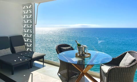 Natural landscape, View (from property/room), Balcony/Terrace, Seating area, Sea view