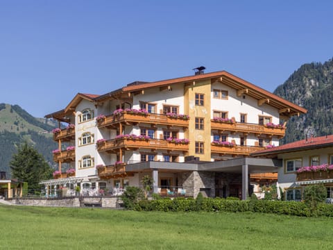 Property building, Facade/entrance, Day, Summer, View (from property/room)