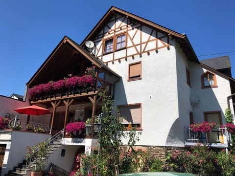 Haus Osterlämmchen Apartment in Ediger-Eller