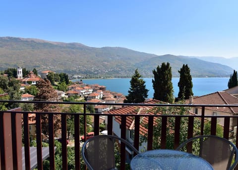 Off site, Neighbourhood, Natural landscape, Balcony/Terrace, City view, Lake view, Mountain view