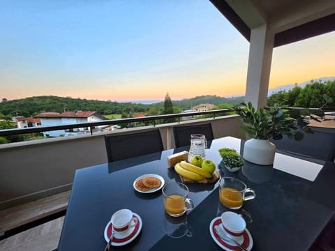 Natural landscape, View (from property/room), Balcony/Terrace, Dining area
