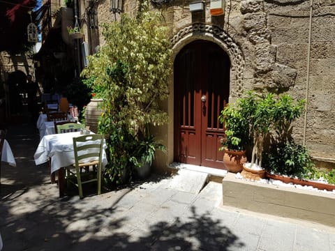 Facade/entrance, Neighbourhood