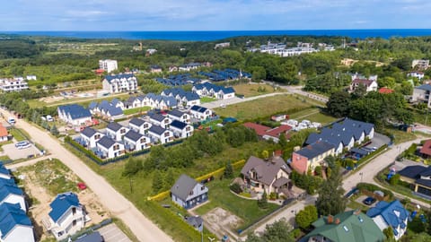 Property building, Day, Neighbourhood, Bird's eye view, Sea view, Street view, Location