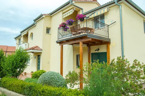 Property building, Balcony/Terrace