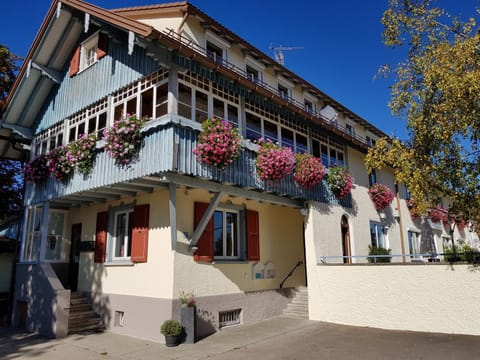 Schönblick Hotel Garni Ferienwohnungen Bed and Breakfast in Lindenberg im Allgäu