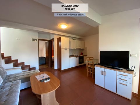 Communal lounge/ TV room, TV and multimedia, Kitchen or kitchenette, Living room, Seating area, Evening entertainment