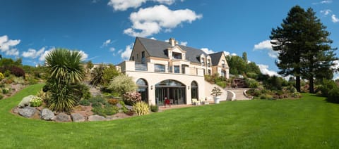 Property building, Spring, Natural landscape, Garden, Garden, Garden view