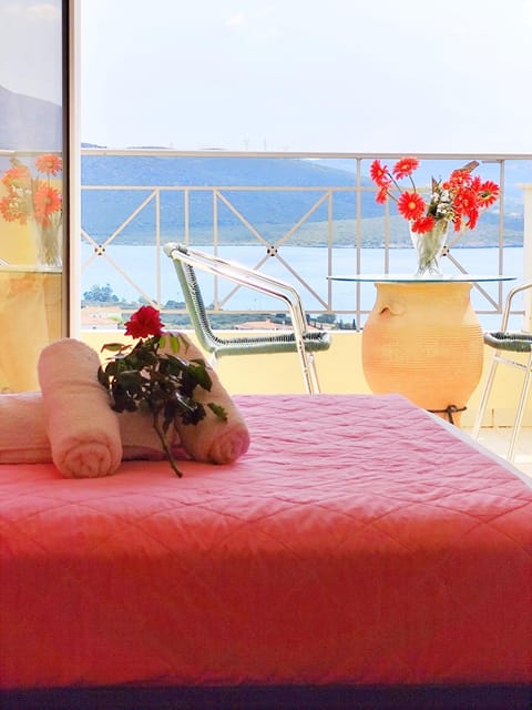 Bed, Natural landscape, View (from property/room), Balcony/Terrace, Photo of the whole room, Bedroom, Sea view, towels
