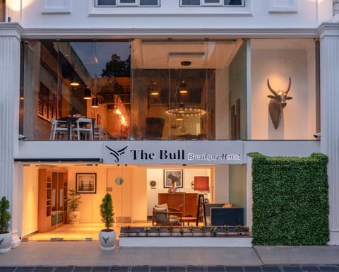 Facade/entrance