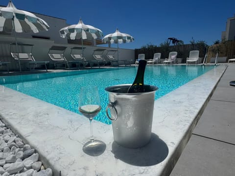 Pool view, Swimming pool, Swimming pool, Drinks