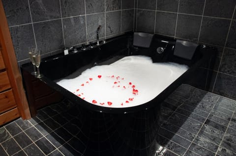 Bathroom, Spa and wellness centre/facilities