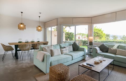Communal lounge/ TV room, Dining area