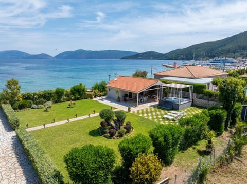 Property building, Day, Natural landscape, Garden view, Sea view