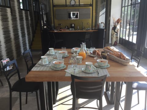 Manoir des Logis Bed and Breakfast in Le Mans