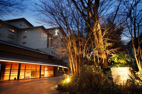 Property building, Facade/entrance, Spring, Summer, Autumn