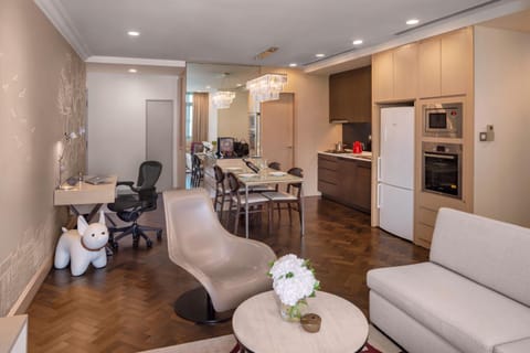 Kitchen or kitchenette, Living room, Seating area, Dining area, minibar, pet friendly, stove