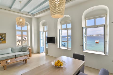 Living room, Seating area, Dining area