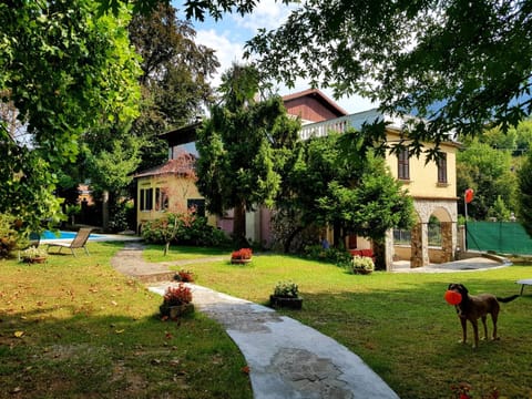 Property building, Pets, Garden view, Pool view