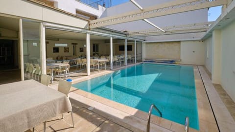 Pool view, Swimming pool, sunbed