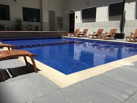 Swimming pool, children, young children, Family