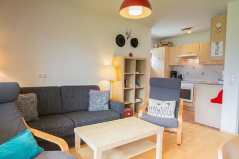 Kitchen or kitchenette, Living room, Seating area, Dining area