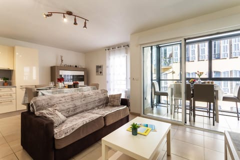 TV and multimedia, Living room, Seating area, Dining area, minibar
