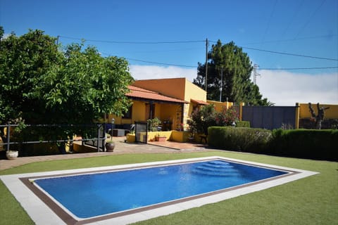 Property building, Off site, Day, Garden, Garden view, Pool view, Swimming pool, Entertainment, Inner courtyard view, sunbed