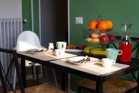 Communal kitchen, Italian breakfast