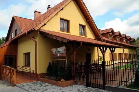 Facade/entrance