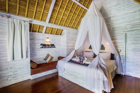 Bay Shore Huts Resort in Nusapenida