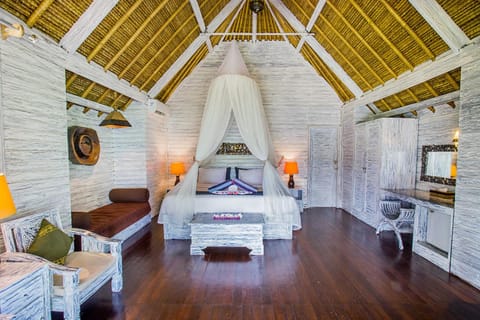 Bay Shore Huts Resort in Nusapenida