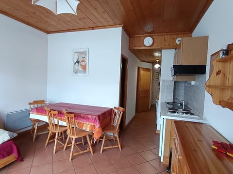 Proche des pistes ! Appartement 6 pers avec parking, animaux acceptés - FR-1-445-58 Apartment in Montgenèvre