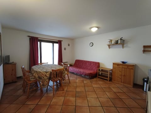 Appartement idéalement situé proche des pistes, animaux acceptés, parking inclus - FR-1-445-110 Apartment in Montgenèvre