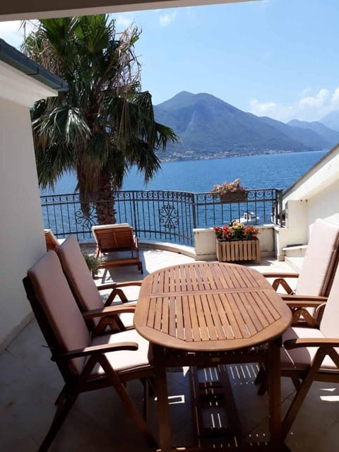 Maniva penthouse by the sea Apartment in Dobrota