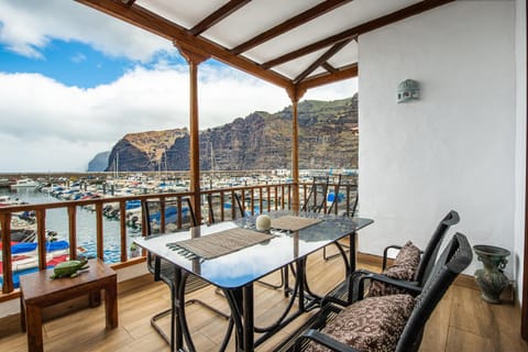 Day, Natural landscape, Balcony/Terrace, Dining area, Mountain view, Sea view