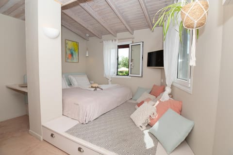 TV and multimedia, Photo of the whole room, Bedroom