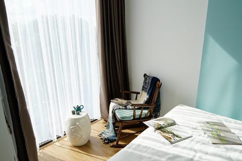 View (from property/room), Decorative detail, Bedroom, Quiet street view