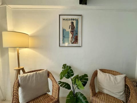 Communal lounge/ TV room, Living room