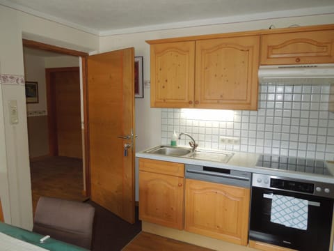Kitchen or kitchenette, pet friendly, stove