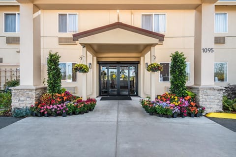Red Lion Inn & Suites Sequim at Olympic National Park Hotel in Sequim