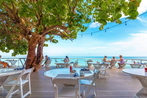 Restaurant/places to eat, Beach, Sea view