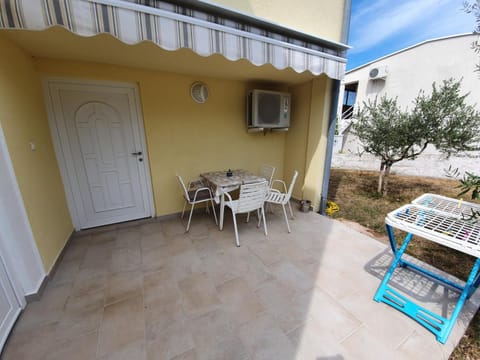 Apartmani Vrtlici Zdenka Apartment in Novalja