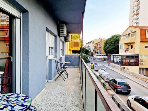 Balcony/Terrace, Street view