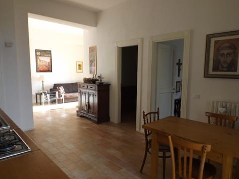 Kitchen or kitchenette, Living room, Seating area, Dining area, Bedroom