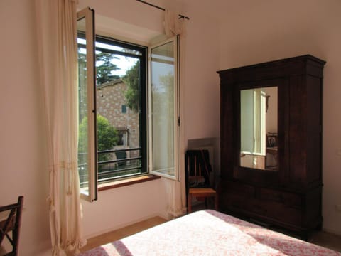 Photo of the whole room, Bedroom, Garden view