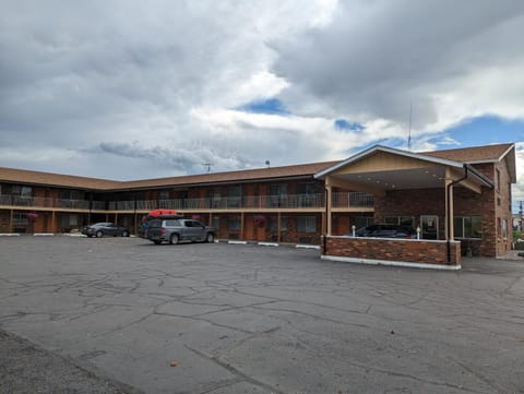 Henry's Fork Inn Motel in Saint Anthony