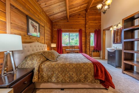 Alert Bay Lodge Bed and Breakfast in Vancouver Island