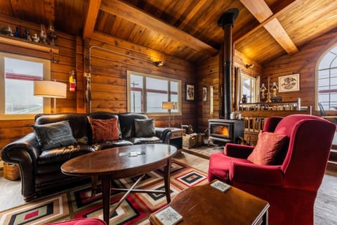 Alert Bay Lodge Bed and Breakfast in Vancouver Island