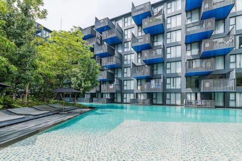Property building, Facade/entrance, Swimming pool